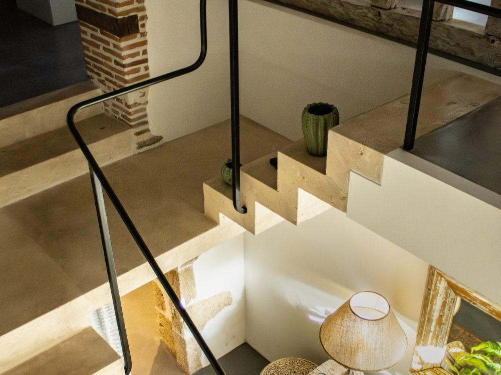 Escalier en pierre naturelle massif