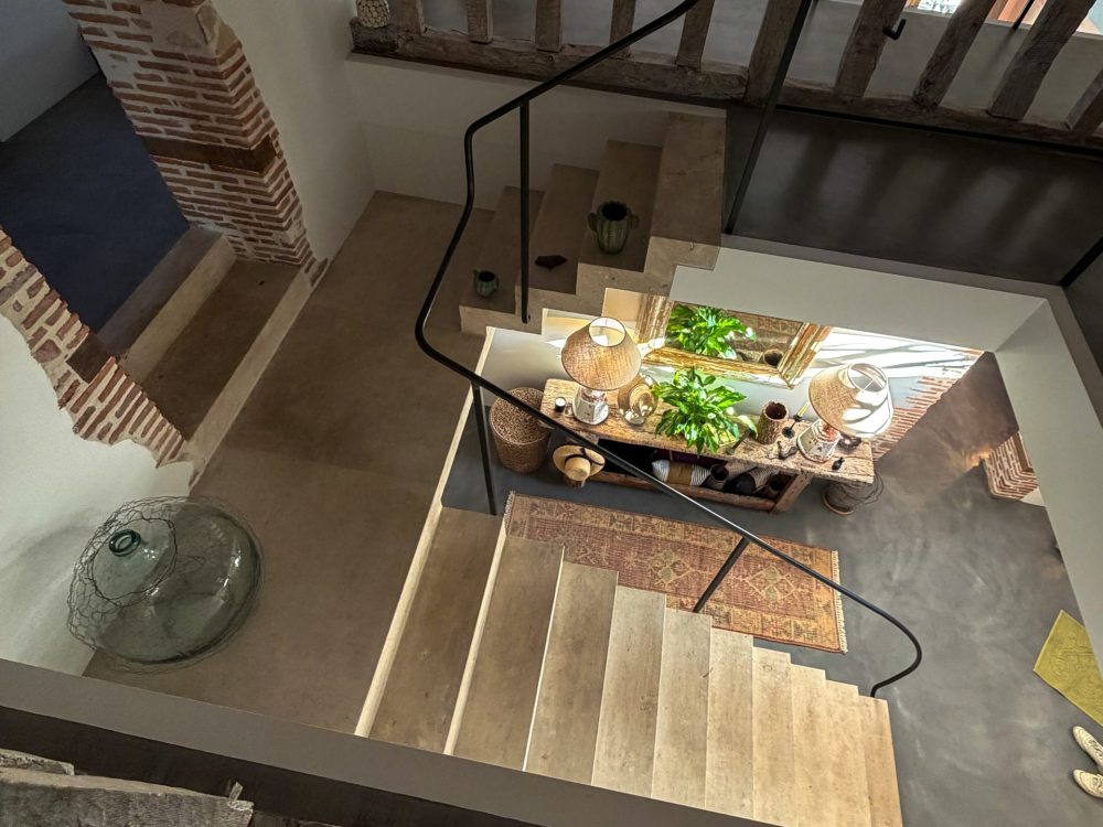 Escalier massif en pierre de Bourgogne Escalier massif en pierre de Bourgogne