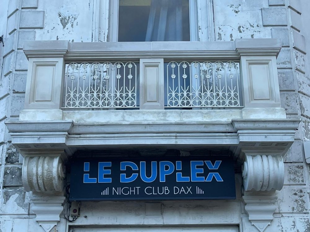 Balcon posé a dax pierre de taille