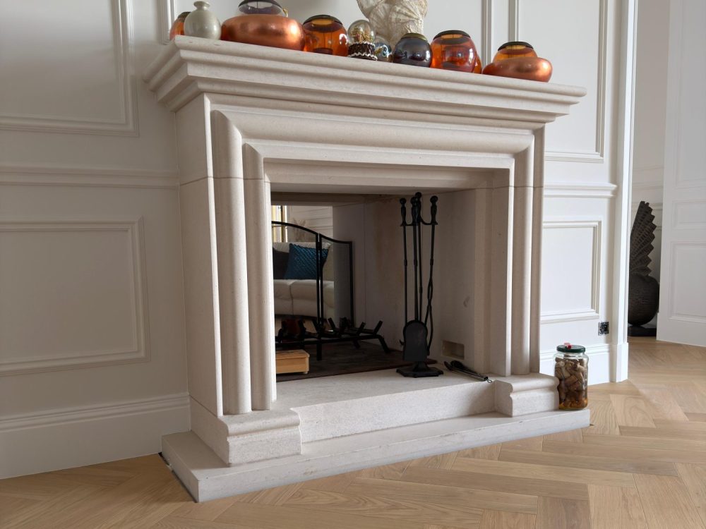 Cheminée foyer ouvert sur deux pièces