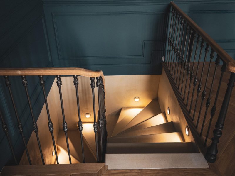 Escalier en pierre de taille massif