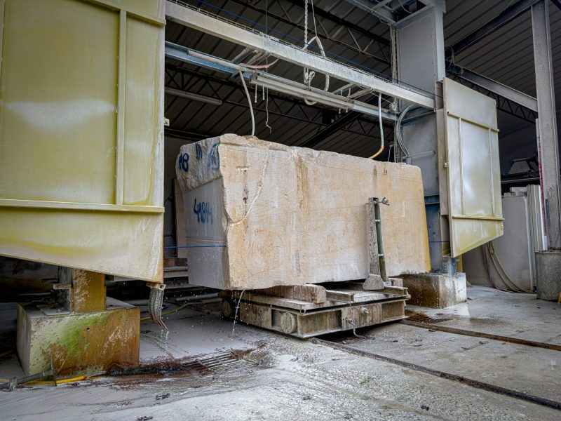 Fil diamanté en cours de taille Fil diamanté débit de bloc de pierre