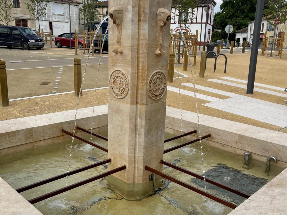 Fontaine avec bassin en pierre de taille