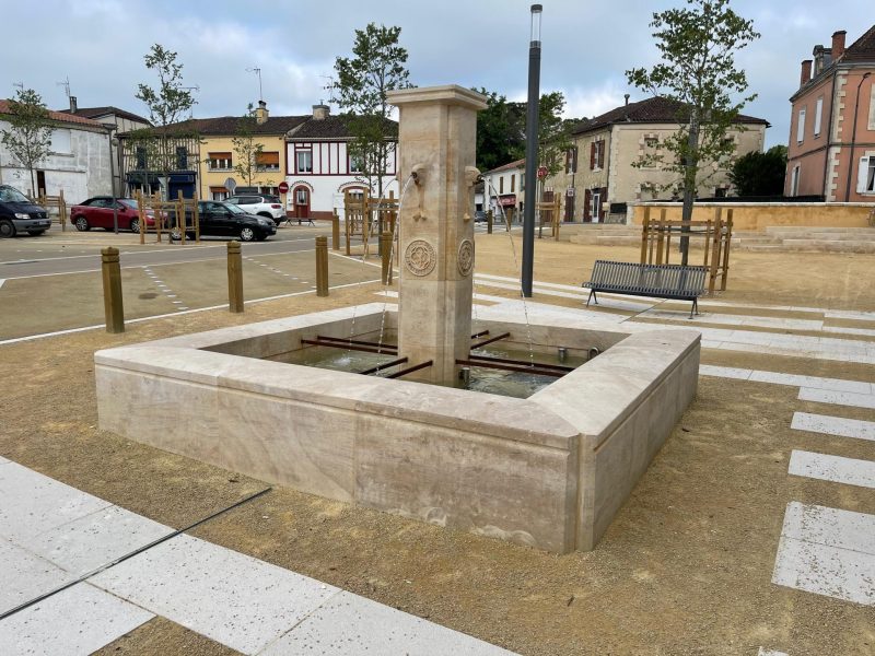 Fontaine de gabarret en pierre de Bourgogne