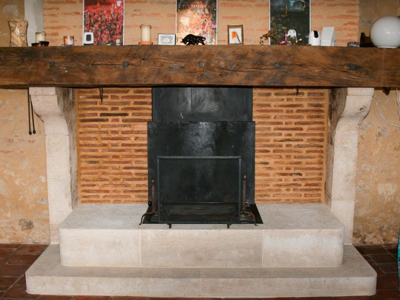 Socle de cheminée en pierre de bourgogne