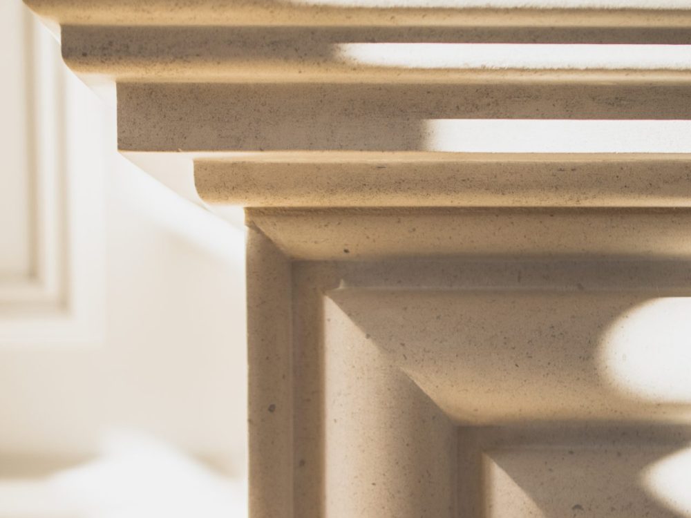 Moulures cheminée en pierre de taille