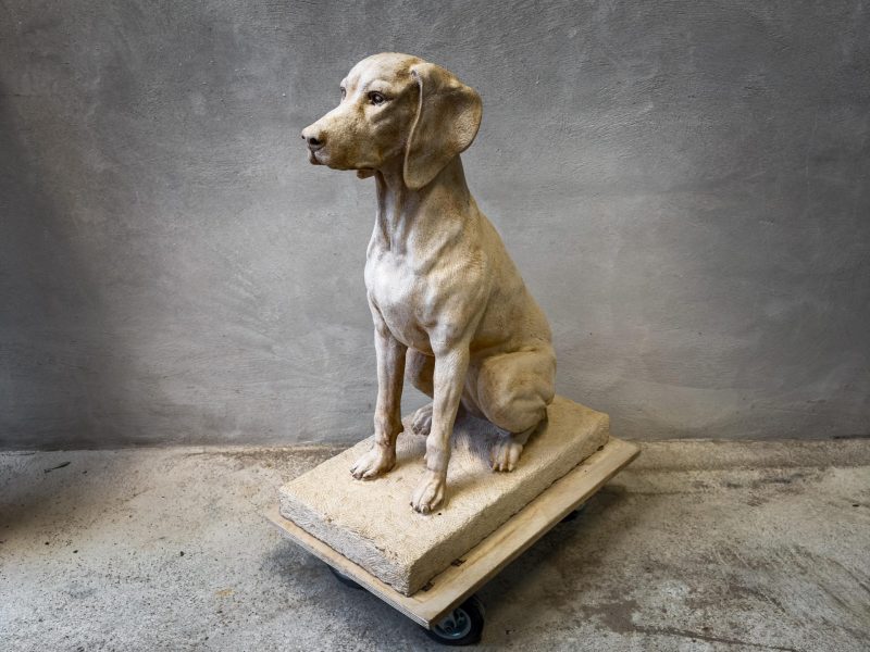 Sculpture braque hongrois en pierre naturelle Sculpture braque hongrois en pierre naturelle