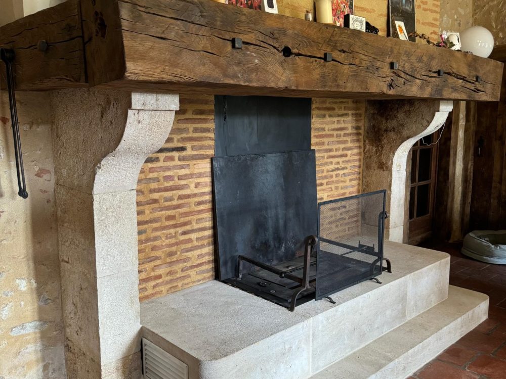 Socle en pierre de taille