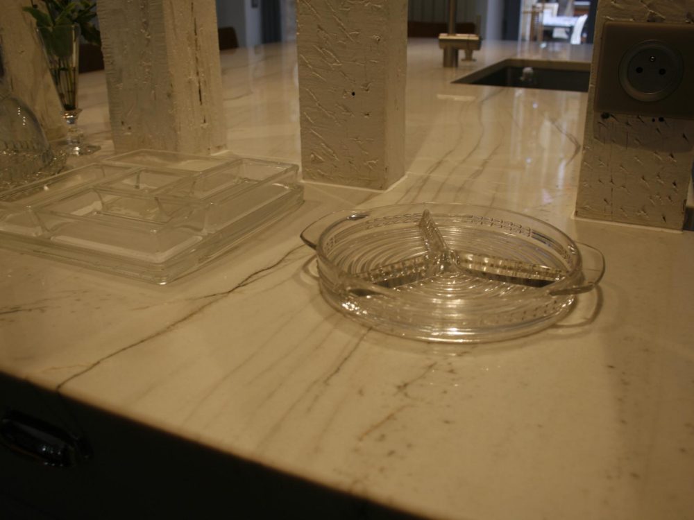 Veinage traversant colombage granit