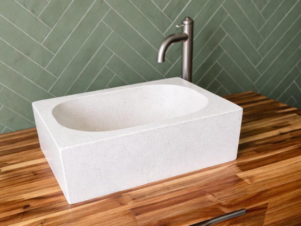 Vasque massive en pierre de taille