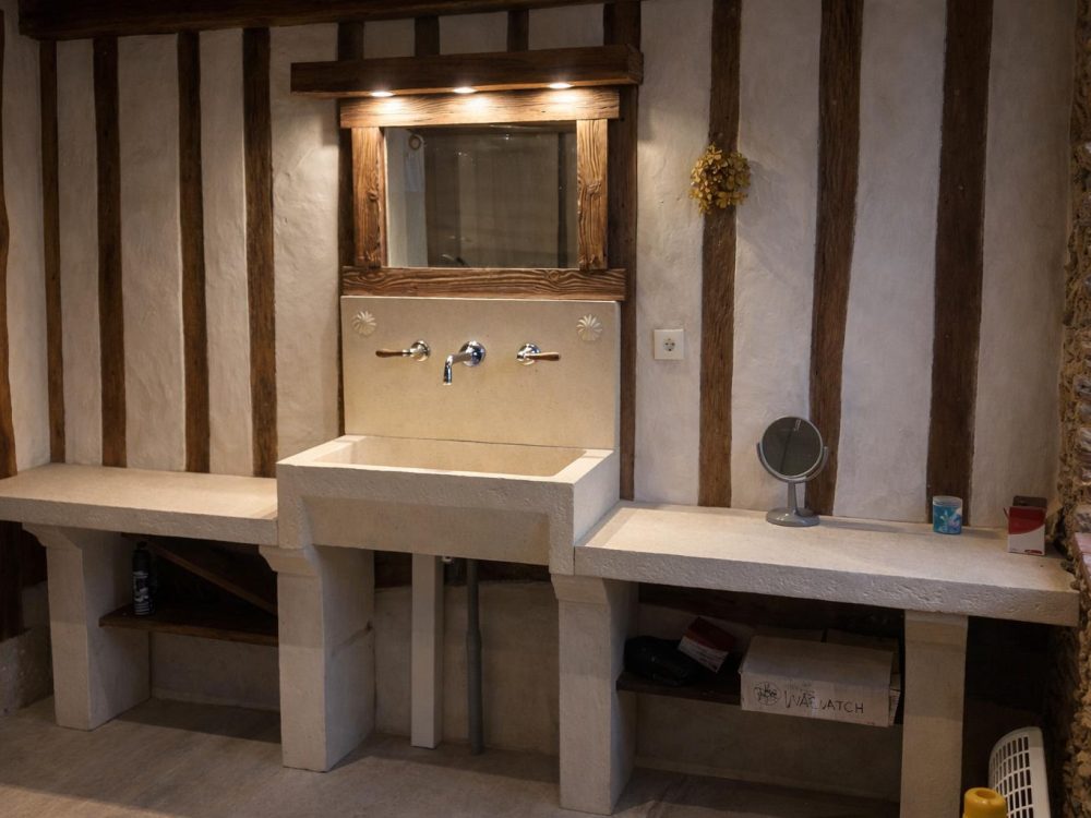 Vasque rustique en pierre de taille