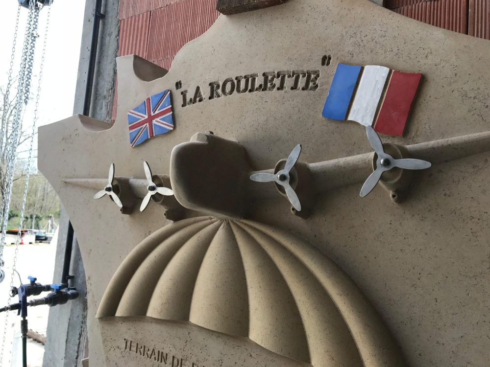la roulette Monument commémoratif en pierre de Bourgogne