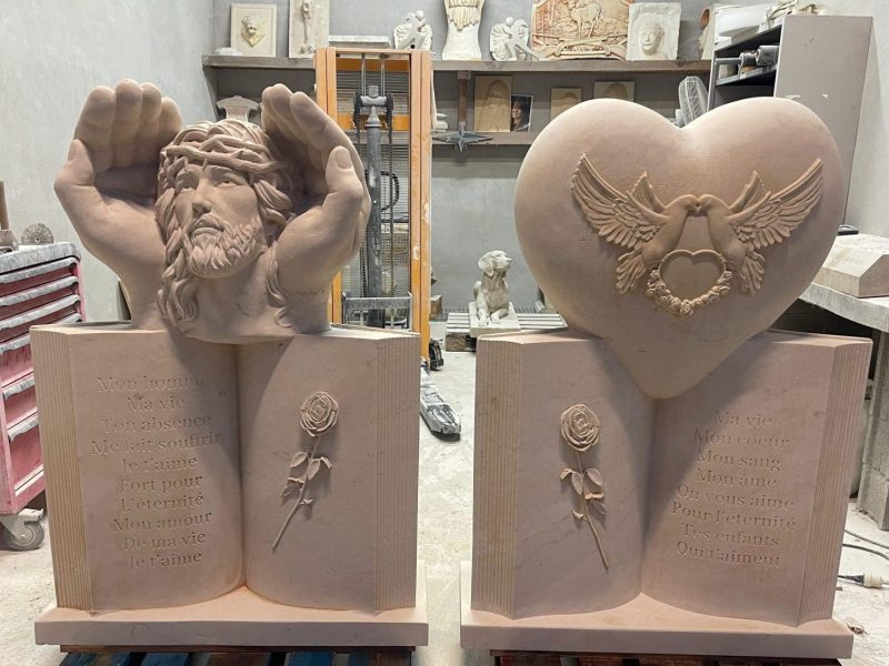 Deux stèles en pierre de lens Deux stèles en pierre de Lens