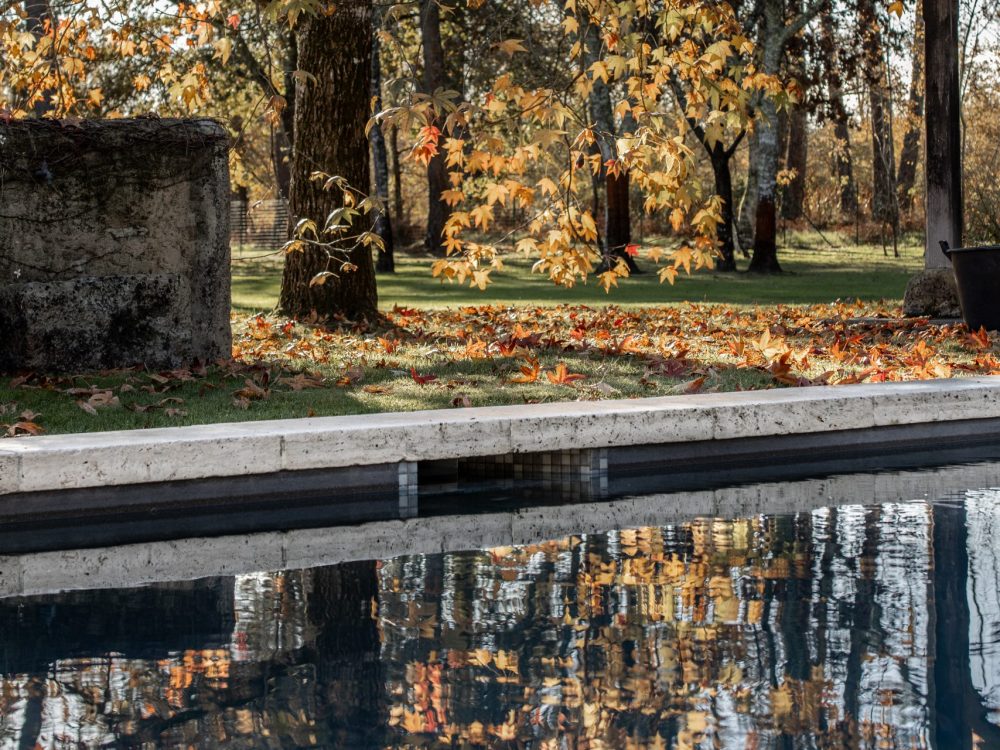 Margelles en travertin (2) Taille de margelles en travertin