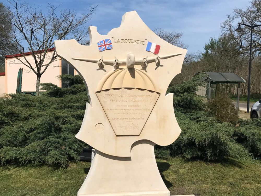 Monument Herré Monument commémoratif en pierre