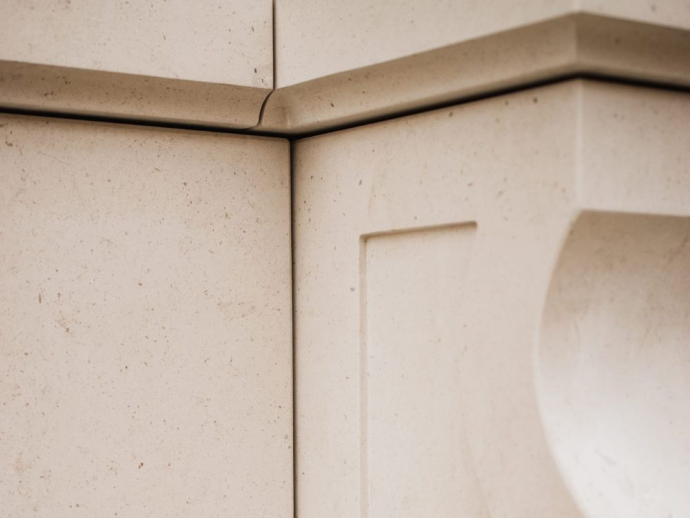 Monument funéraire en pierre de taille Monument funéraire en pierre de taille