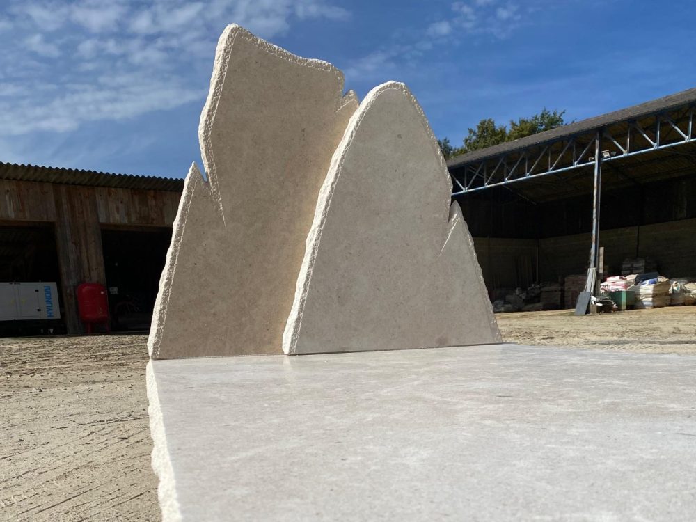 Monument funéraire en pierre Stèle funéraire en pierre naturelle