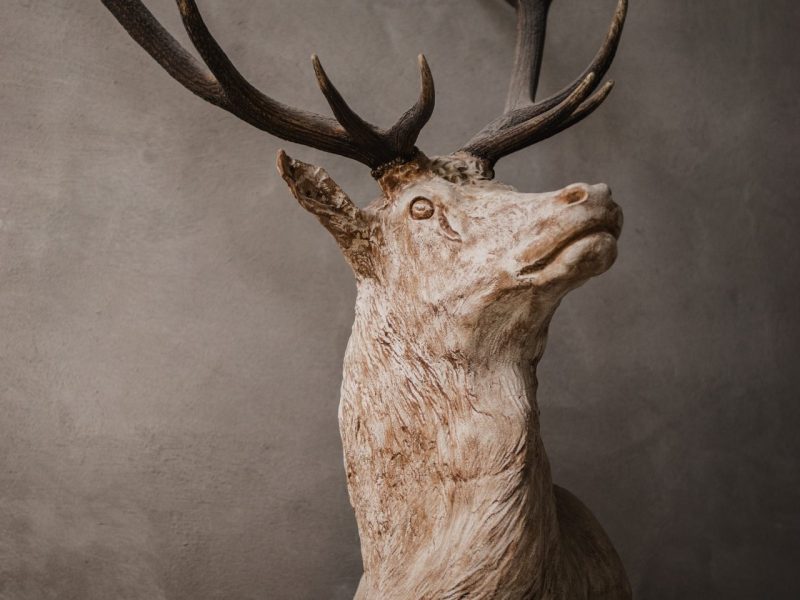 Sculpture de cerf en pierre atelier bouneou Sculpture d'un cerf en pierre Atelier Bouneou