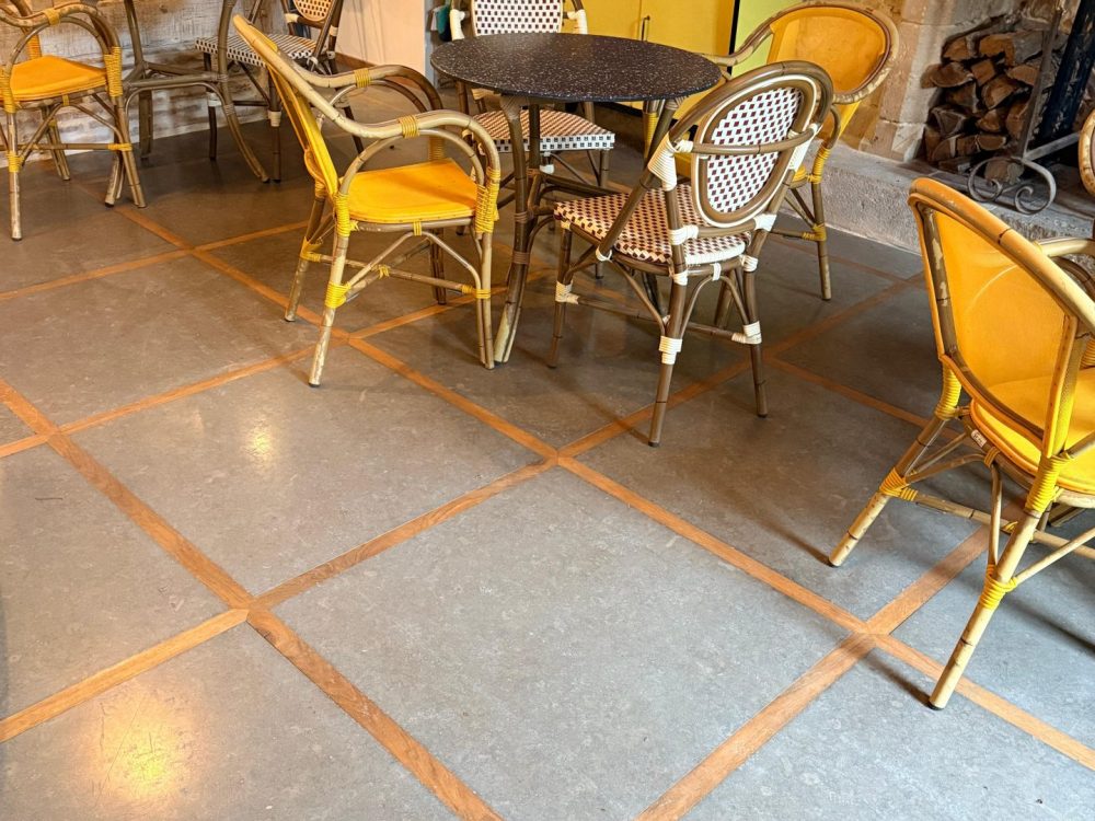 Sol en pierre de Cenia taillé atelier bouneou Sol en pierre de Cenia taillé atelier bouneou